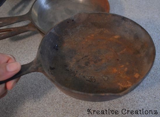 I've been putting off cleaning cast iron skillets. I have so many and I really need to take care of my cast iron skillets, so I'm finally getting around to it. After I you see how to clean cast iron skillets you'll learn how to season cast iron skillets to get from old and rusty to the squeaky clean. - The Kreative Life